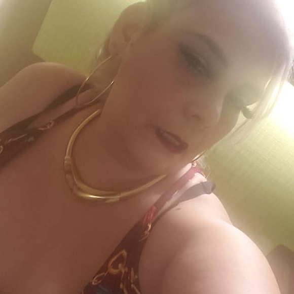 Meet your Posher, Lisa - Picture 1 of 1